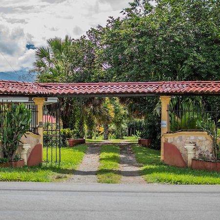 Linda Casa De Verano Con Amplias Zonas Verdes San Isidro De El General Bagian luar foto