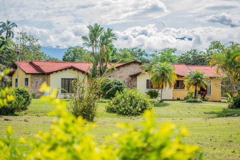 Linda Casa De Verano Con Amplias Zonas Verdes San Isidro De El General Bagian luar foto