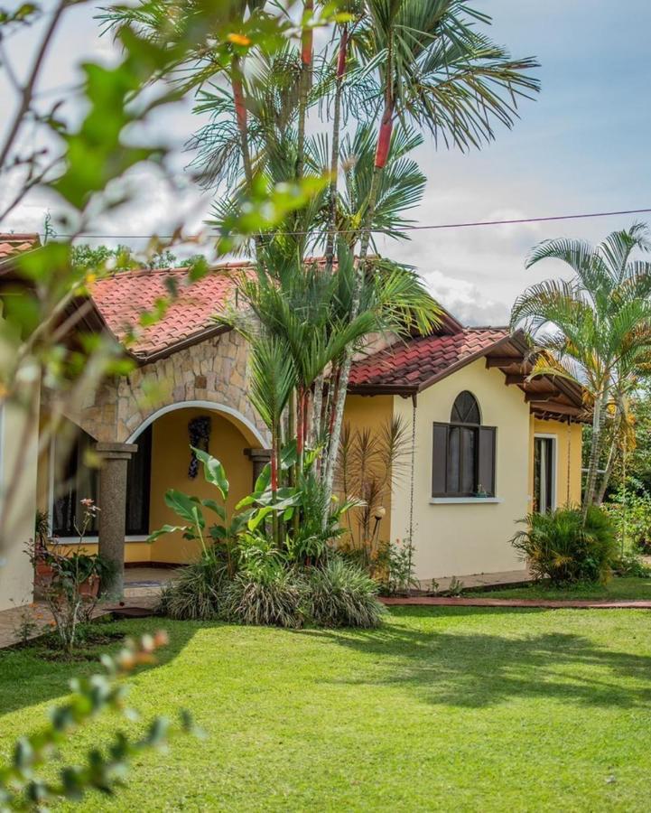 Linda Casa De Verano Con Amplias Zonas Verdes San Isidro De El General Bagian luar foto