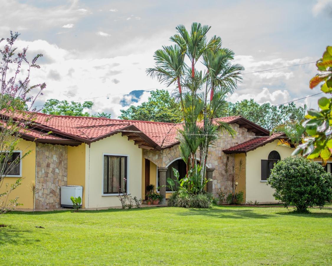 Linda Casa De Verano Con Amplias Zonas Verdes San Isidro De El General Bagian luar foto