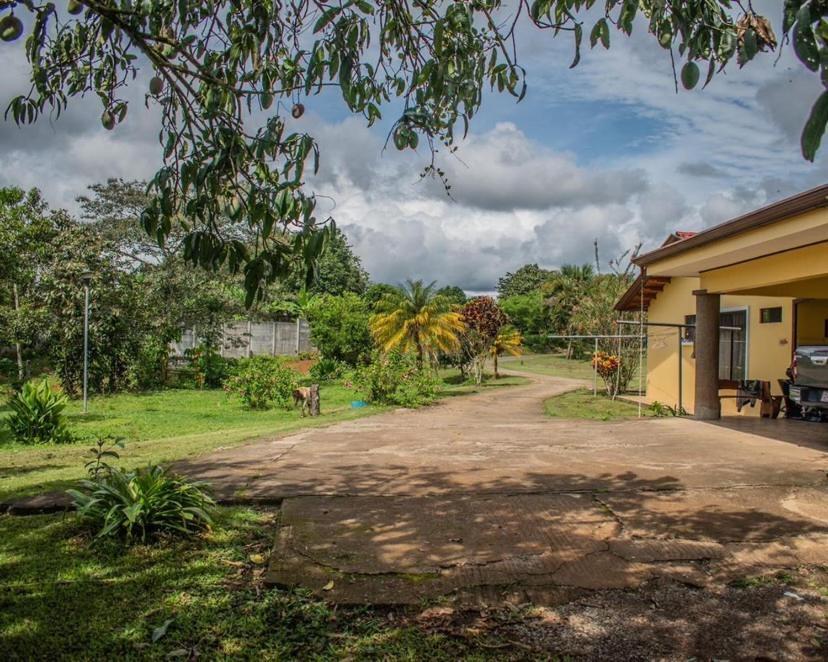 Linda Casa De Verano Con Amplias Zonas Verdes San Isidro De El General Bagian luar foto